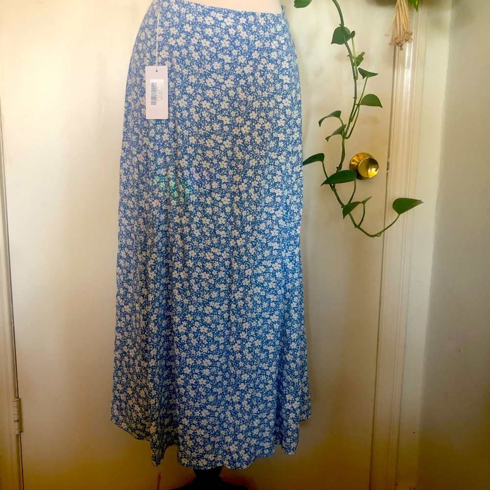 Brand new Reformation size 12 large midi blue white floral Zoe Skirt w high slit